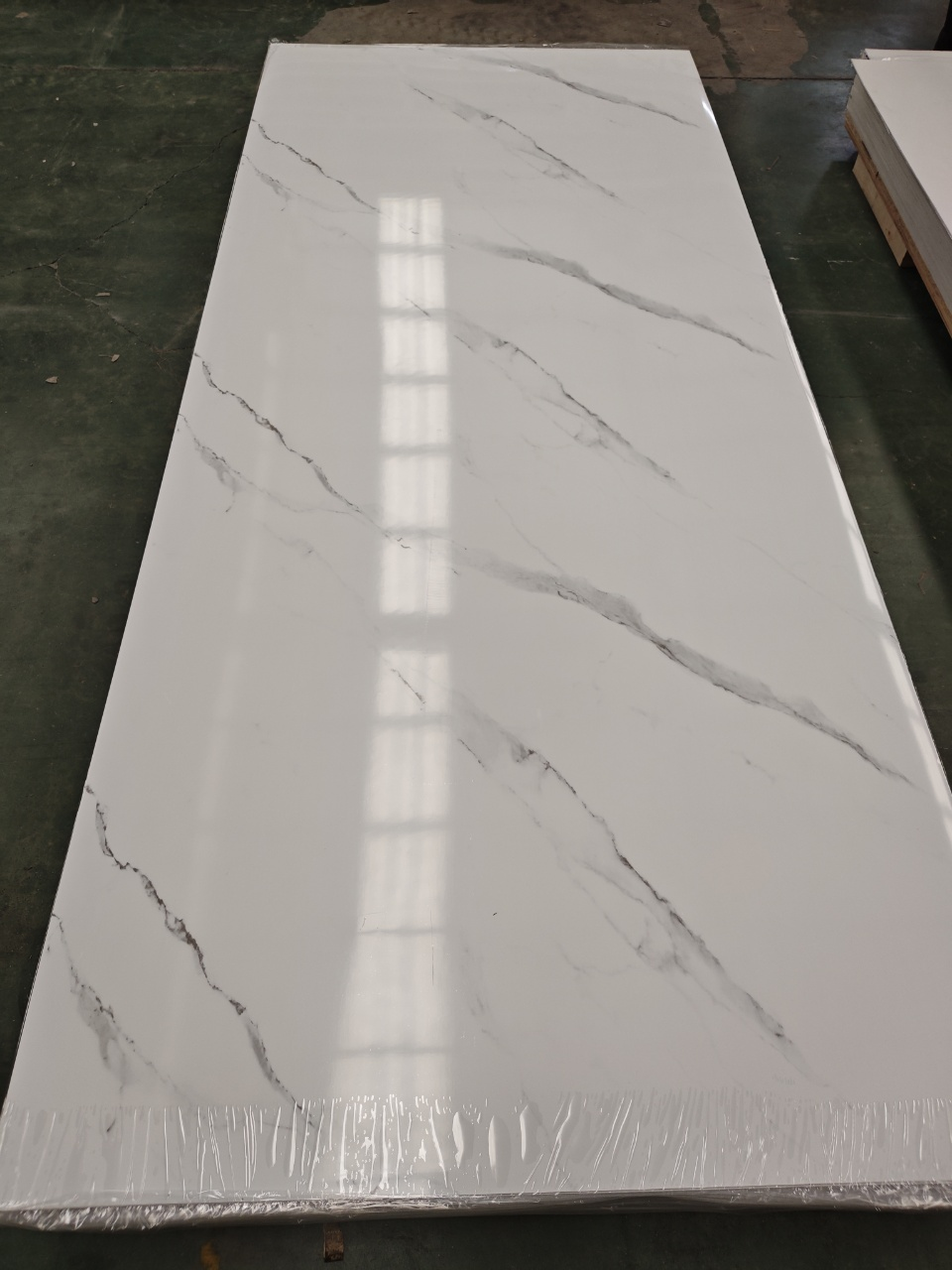 Panneau Mural PVC UV Effet Marbre 4' x 8' - Blanc/gris